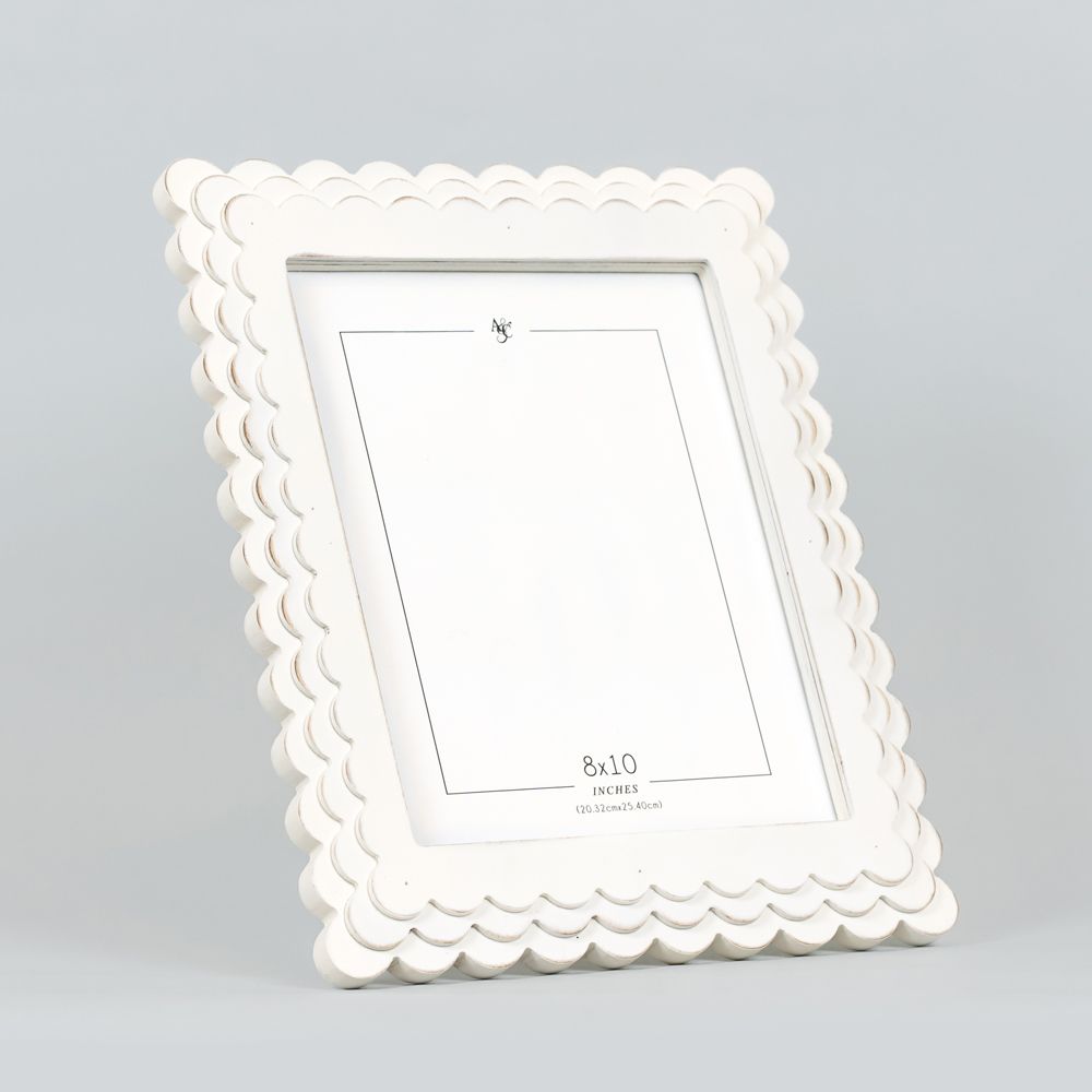 SCALLOPED FRAME