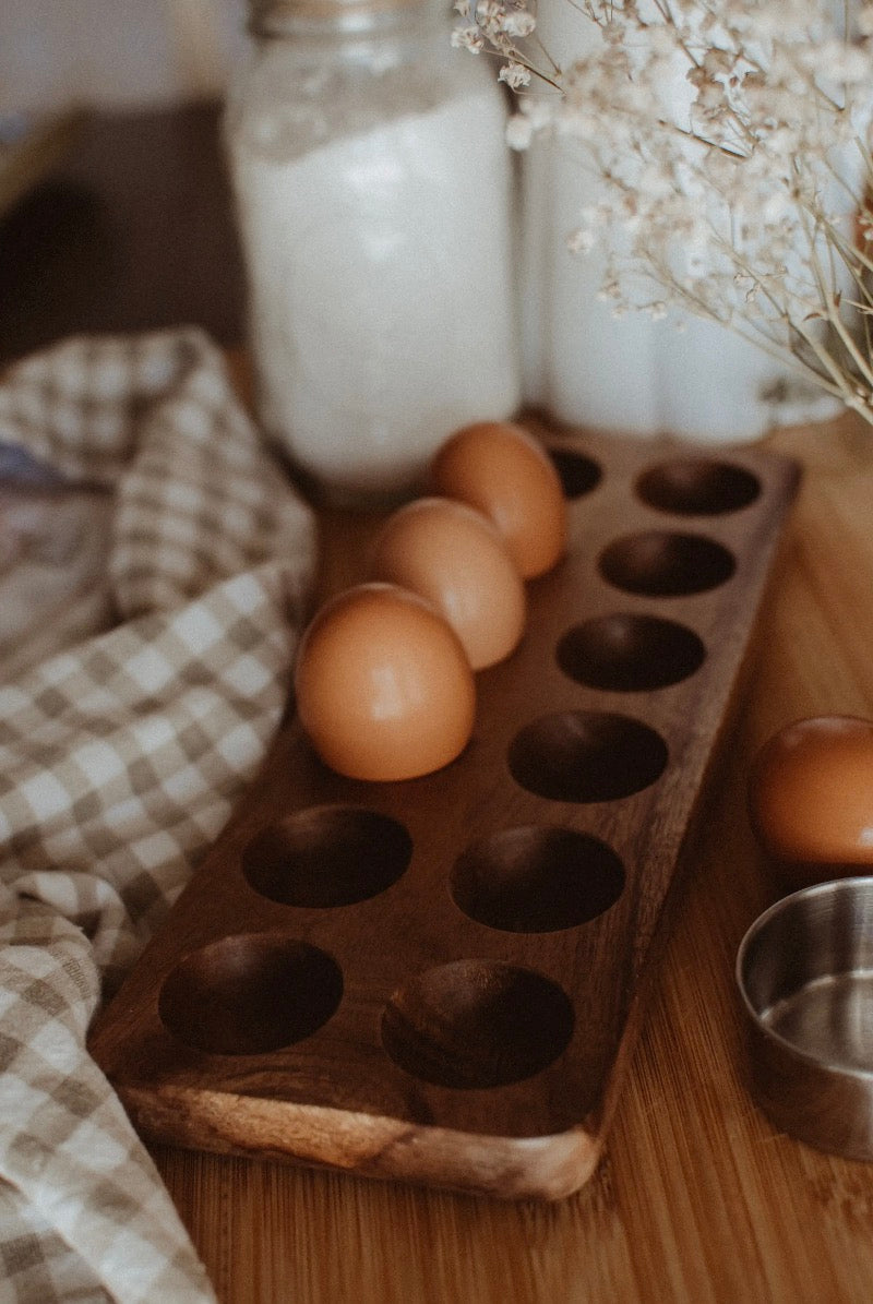 ACACIA WOOD EGG HOLDER