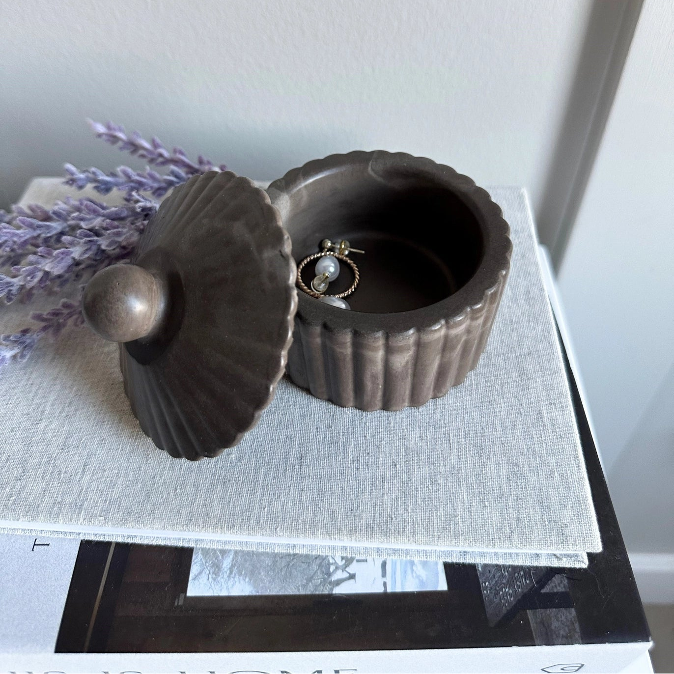 STONE FLUTED PINCH BOWL