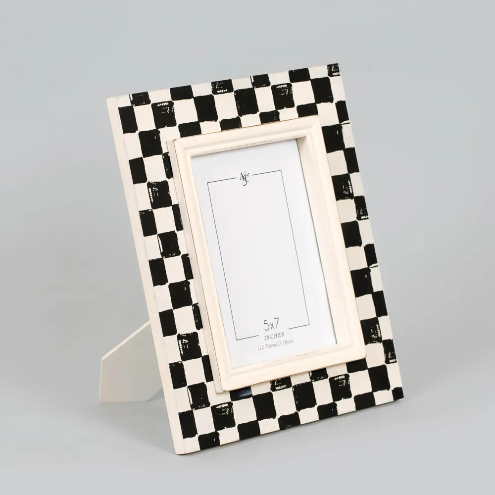 CHECKERED FRAME