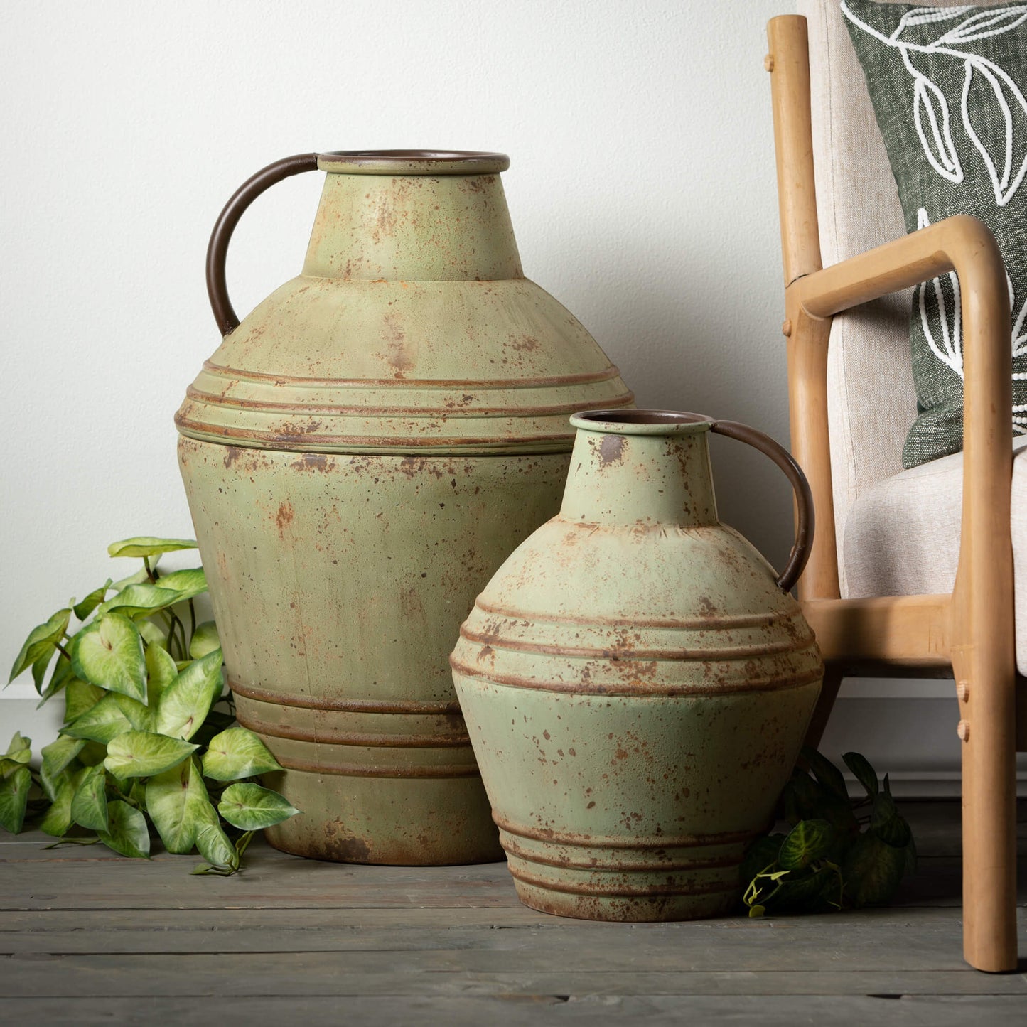 OLIVE VINTAGE JUG SET