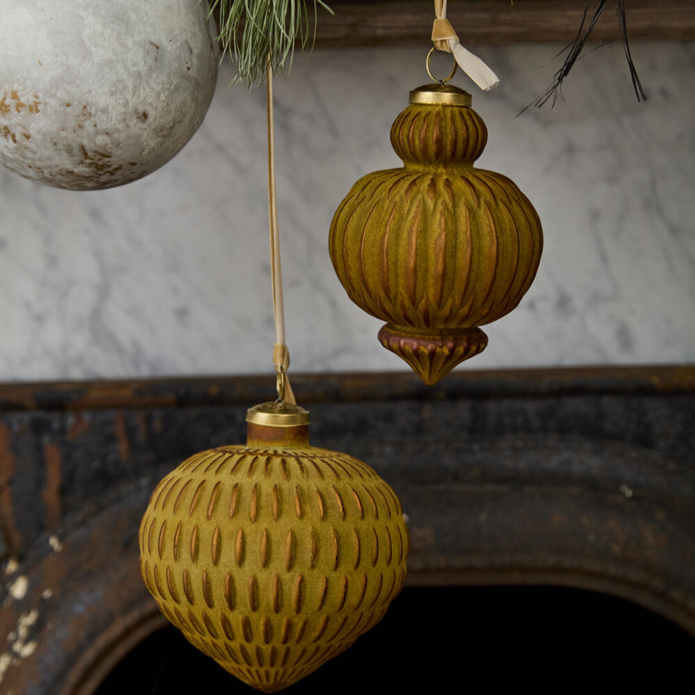 MID-CENTURY MODERN ORNAMENT SET (2)