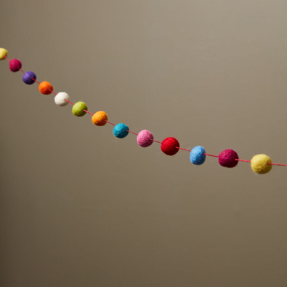POM GARLAND